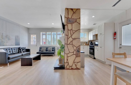 North Clairemont House | REMODELED Double Flamingo Pool/Hot Tub/BBQ/Game Room!
