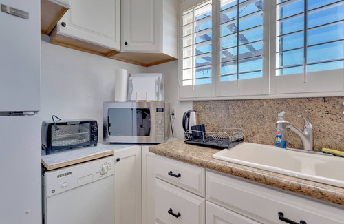 North Clairemont House | REMODELED Double Flamingo Pool/Hot Tub/BBQ/Game Room!