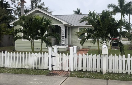Punta Gorda Cottage | Remodeled historic downtown Punta Gorda, FL charming cottage