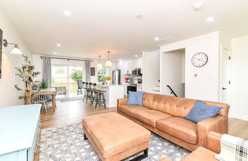 Whitestown House | Remodeled ~Modern Designed ~Country Charm at Florence Cottage