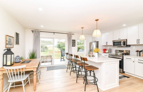 Whitestown House | Remodeled ~Modern Designed ~Country Charm at Florence Cottage