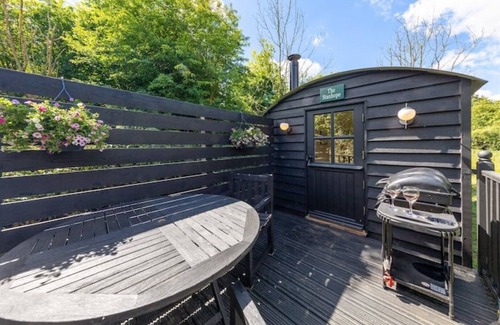 Sittingbourne Cabin | Remote hut set in the beautiful Kent Downs