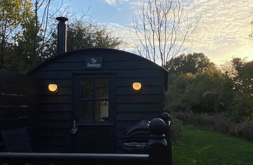 Sittingbourne Cabin | Remote hut set in the beautiful Kent Downs