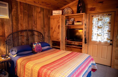 Robbinsville Cabin | Remote Tree-House Style Cabin in Nantahala National Forest