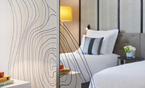 Puteaux Hotel | Renaissance Paris La Defense Hotel