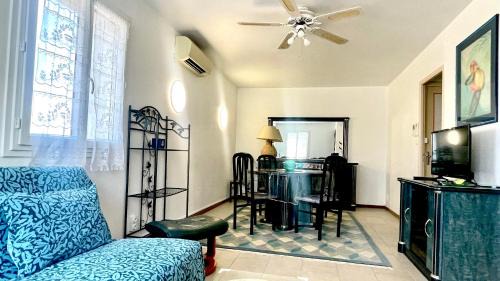 Cheval-Blanc Apartment | Rendez-vous au soleil de Provence - gite 4 personnes 80m2 - coin jardin - climatisation