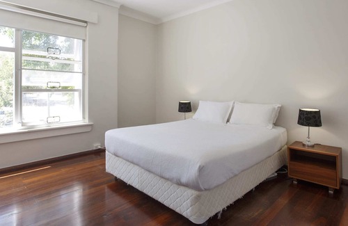 Applecross Apartment | Renovated 2 Bed 1 Bath Apartment Premium Location