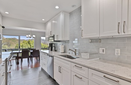Miraloma House | Renovated 4BR/2.5BA Views Quiet large 2200 sq ft