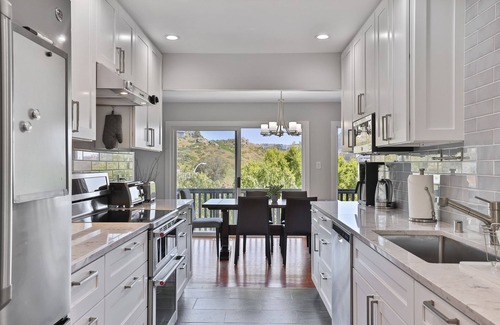 Miraloma House | Renovated 4BR/2.5BA Views Quiet large 2200 sq ft