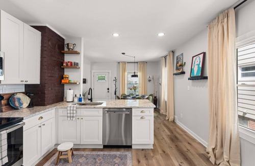 Cleveland Apartment | Renovated and Professionally Designed 3Bed Home!
