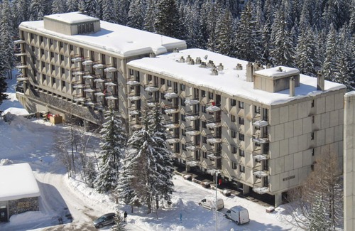 Flaine Apartment | Renovated Apartment · Near Slopes & Shops · Balcony with Forum View