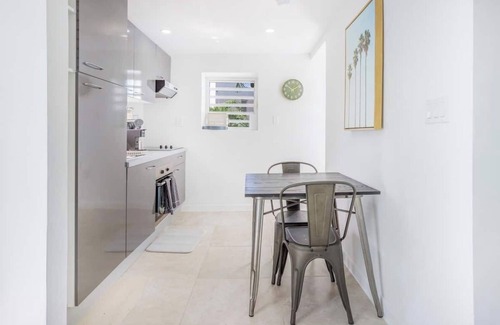 Pelican Key Apartment | Renovated Apartment with pool at the garden #6