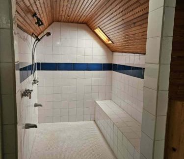 Alvin Apartment | Renovated attic apartment