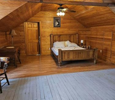 Alvin Apartment | Renovated attic apartment