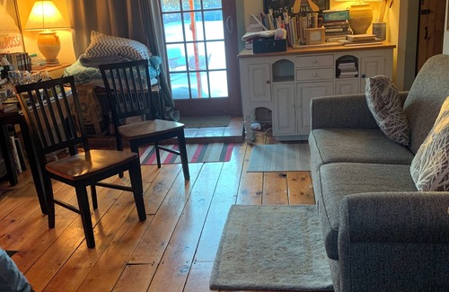 Stevensville House | Renovated barn with large backyard, grand piano and pet friendly