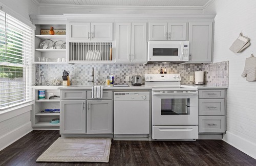 Seneca House | Renovated Bungalow 1 Block from Downtown Seneca! 7 miles from Clemson!