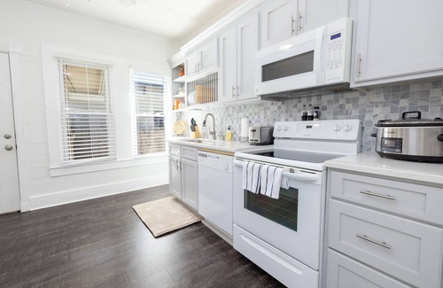 Seneca House | Renovated Bungalow 1 Block from Downtown Seneca! 7 miles from Clemson!