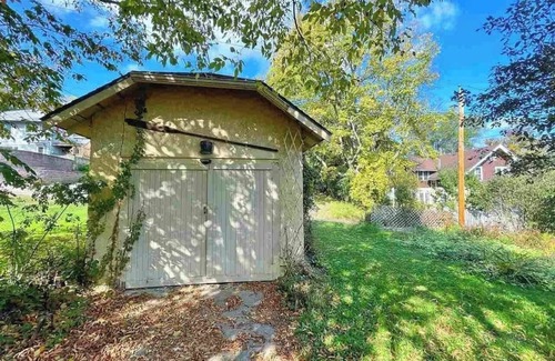 Decorah House | Renovated charmer in the heart of Decorah’s Park District