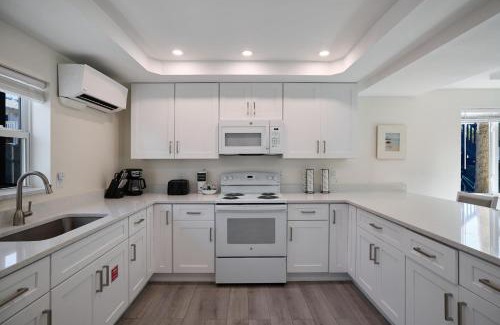 Mid Island House | Renovated Ground Floor 2BR Residence with Pool and Spa at Margarita Mansion
