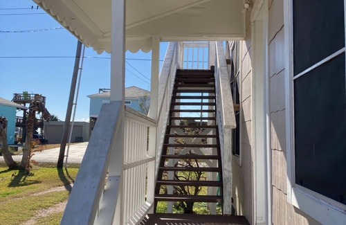 Port O Connor House | Renovated Historic POC Bayhouse!