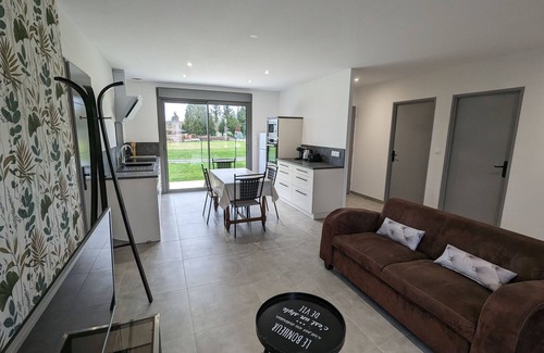 Epieds-en-Beauce Cottage | Renovated house with garden and parking, near Orleans, pet-friendly