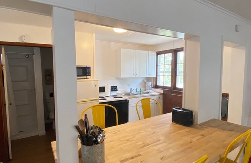 Camdenton Cabin | Renovated lakeside cabin with swimming pool & resort amenities!