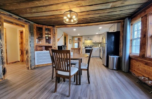 Gassville House | Renovated Rustic Charm! Conveniently located