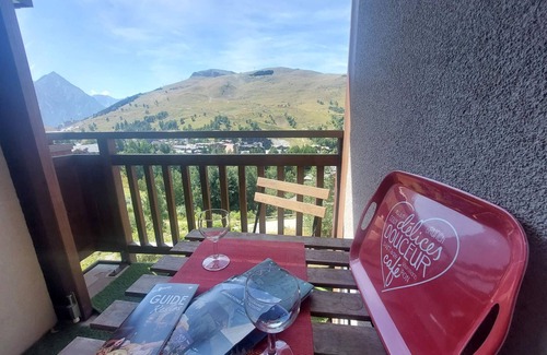 Mont-de-Lans Apartment | Renovated studio near slopes with balcony, pets allowed