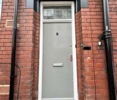Leeds Apartment | Renovated Studio - Free Parking - Great Location