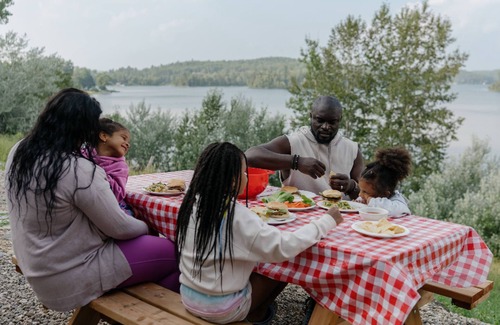 Bouchette House | Rental of renovated cottages facing the lake with a magnificent terrace