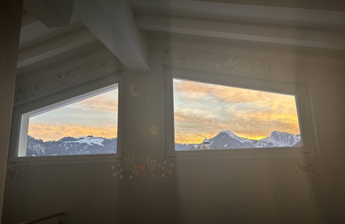 Chateau-d'Oex Apartment | Rentals by Laura - Apartment with fireplace and mountain view