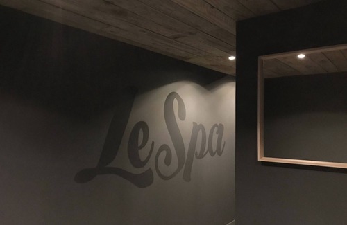 Mareuil-Sur-Lay-Dissais House | Residence with private spa