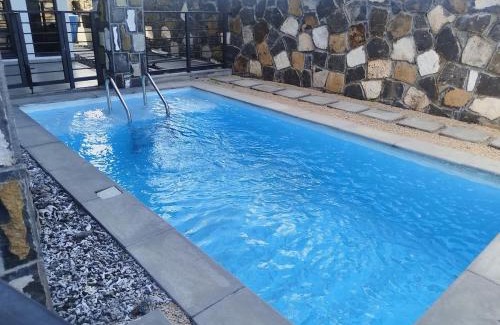 Grand River South East Villa | residence exotica