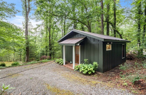 Saluda Cottage | Resilience Road Cottage: Walk to Downtown Saluda, Close to Hiking & Activities!