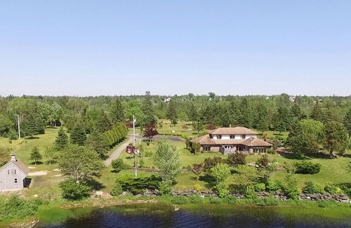 Yarmouth County House | RESORT 21 - A private oasis on the lake.
