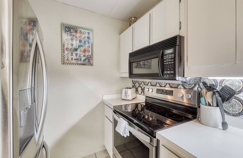 Warren Condo | Resort condo with 3 pools, hot tub, sports courts, & convenient ski access