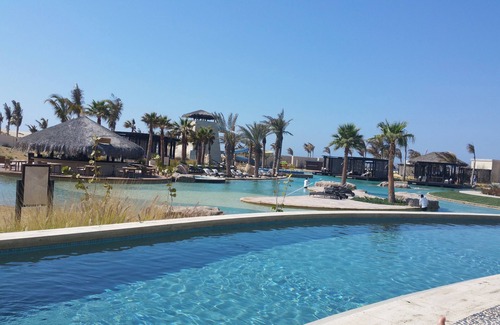 Los Cangrejos II y III Resort | Resort living at its best Great place for kids and parents. Food, golf, pools.