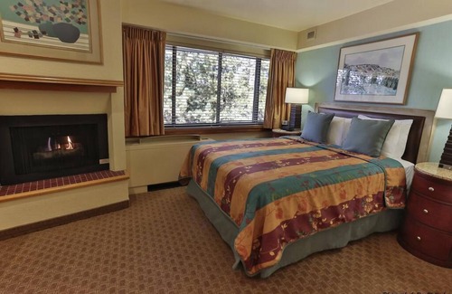 South Lake Tahoe Resort | Resort sits at the base of Heavenly Valley.