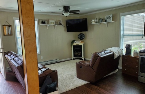 Cadiz Cottage | Rest and relaxation in this cozy waterfront home in Cadiz