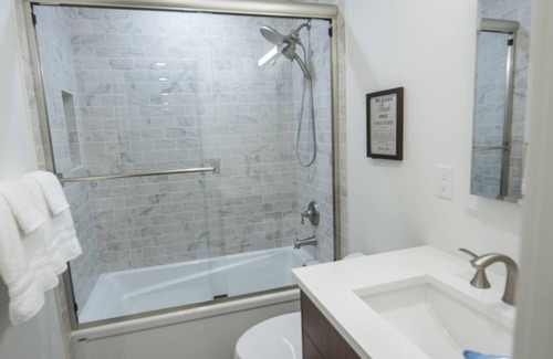 Lawton Park House | Restful, Convenient Getaway Near Downtown and Seattle’s Largest Park