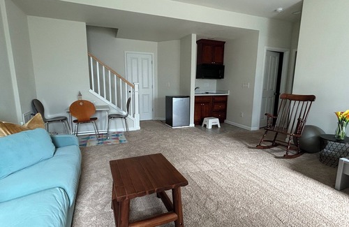 Maple Heights-Lake Desire House | Restful townhome with a separate entrance in Renton. Close to lot of amenities.