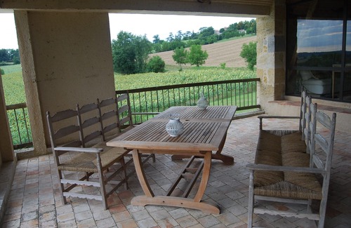 Francescas House | Restored 18th century farmhouse with swimming pool and tennis court. Large view.
