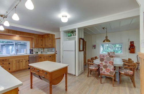 McKenzie Bridge House | Restored log cabin w/classic porch - near river, trails, hot springs, & more