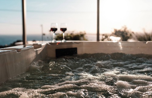 Gerroa House | Retreat by the Sea – Coastal Escape with Cozy Spa & Panoramic Ocean Sunset Views