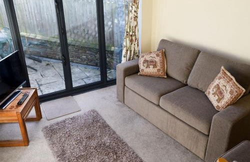 Salcombe House | Retreat Cottage - Buckley St