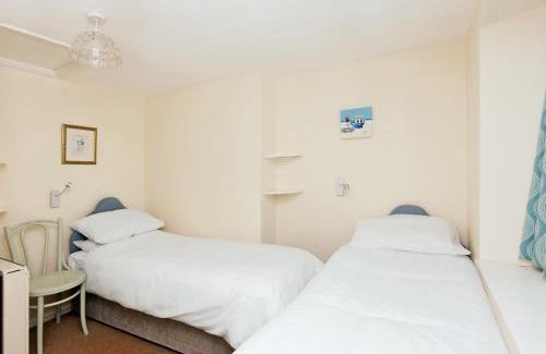 Salcombe House | Retreat Cottage - Buckley St