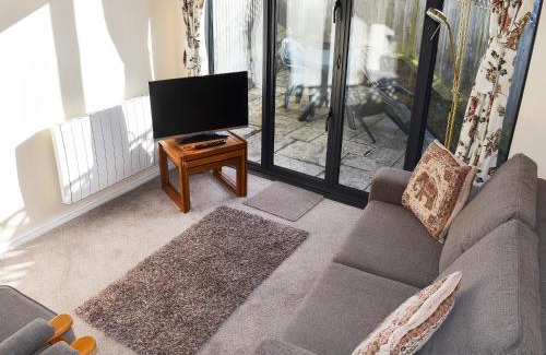 Salcombe House | Retreat Cottage - Buckley St