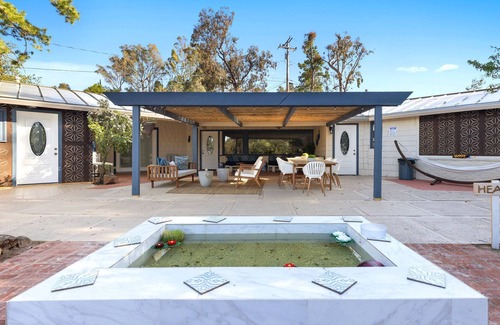 Lake Elsinore Cottage | Retreat on mountain Earth and Dom houses