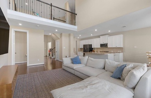 Pecan Grove House | Retreat Pool & Spa – Perfect for Families, Groups!