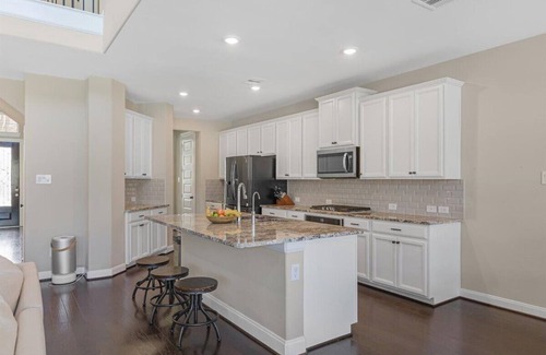 Pecan Grove House | Retreat Pool & Spa – Perfect for Families, Groups!